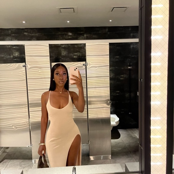 Meet your Posher, Queen - Picture 1 of 2